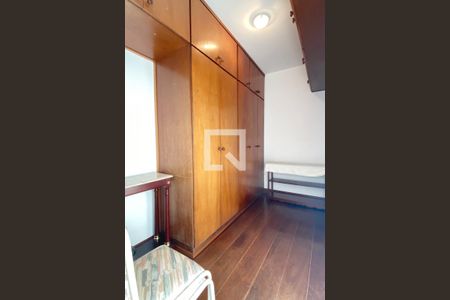 Casa de condomínio à venda com 560m², 4 quartos e 6 vagasQuarto de Serviço