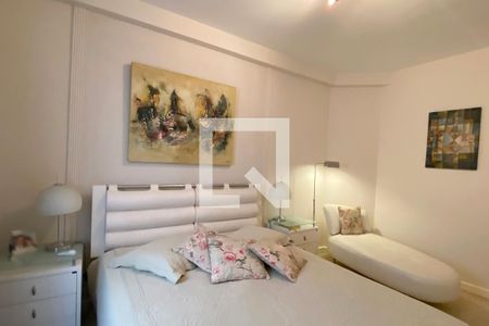 Casa de condomínio à venda com 560m², 4 quartos e 6 vagasSuíte 4