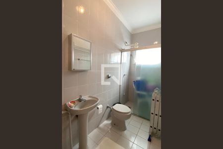 Casa de condomínio à venda com 560m², 4 quartos e 6 vagasBanheiro de serviço