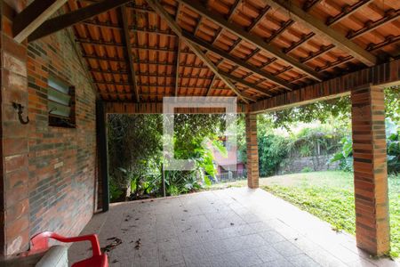 Casa à venda com 220m², 4 quartos e 2 vagas Casa à venda com 220m², 4 quartos e 2 vagasChurrasqueira