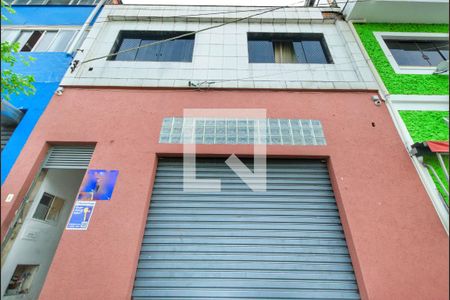 Casa à venda com 147m², 3 quartos e 1 vaga Casa à venda com 147m², 3 quartos e 1 vagaFachada