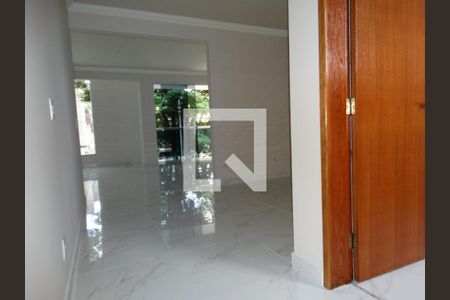 Casa à venda com 3 quartos, 184m² em Angola, Betim