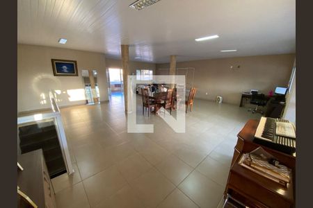 Casa à venda com 3 quartos, 200m² em Monte Castelo, Contagem