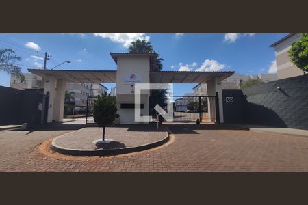 Apartamento para alugar com 47m², 2 quartos e 2 vagas Apartamento para alugar com 47m², 2 quartos e 2 vagasFachada