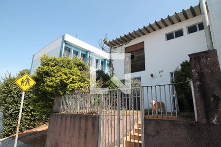 Casa à venda com 229m², 3 quartos e 3 vagasFachada