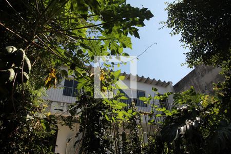 Casa à venda com 229m², 3 quartos e 3 vagasQuintal - Casa 2