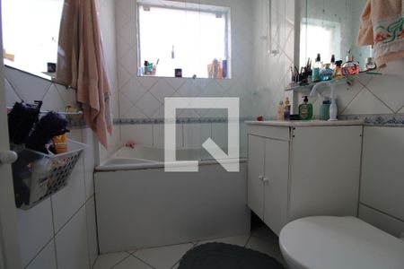 Casa à venda com 120m², 3 quartos e 2 vagasBanheiro da suíte