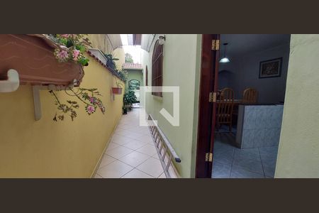Casa à venda com 205m², 3 quartos e 2 vagasCorredor