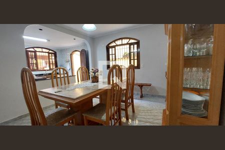 Casa à venda com 205m², 3 quartos e 2 vagasSala de jantar