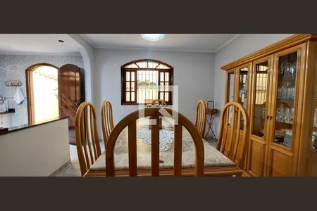 Casa à venda com 205m², 3 quartos e 2 vagasSala de jantar
