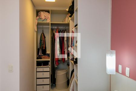 Apartamento à venda com 101m², 2 quartos e 2 vagas Apartamento à venda com 101m², 2 quartos e 2 vagasCloset da Suíte 1