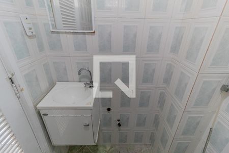 Banheiro de kitnet/studio para alugar com 1 quarto, 25m² em Centro, Rio de Janeiro