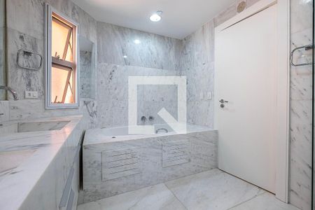 Apartamento à venda com 285m², 3 quartos e 4 vagas Apartamento à venda com 285m², 3 quartos e 4 vagasSuíte 1 - Banheiro