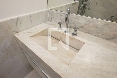 Apartamento à venda com 285m², 3 quartos e 4 vagas Apartamento à venda com 285m², 3 quartos e 4 vagasSuíte 2 - Banheiro