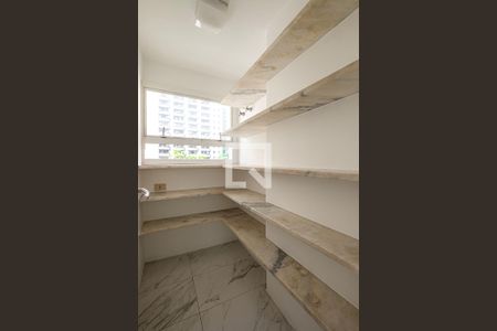 Apartamento à venda com 285m², 3 quartos e 4 vagas Apartamento à venda com 285m², 3 quartos e 4 vagasÁrea de Serviço - Despensa