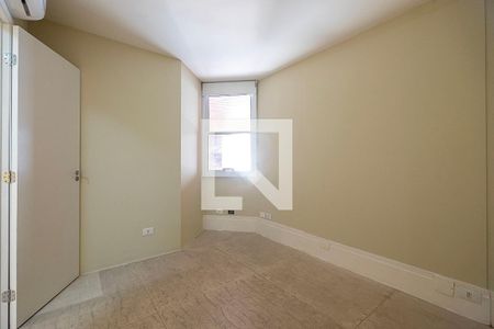 Apartamento à venda com 285m², 3 quartos e 4 vagas Apartamento à venda com 285m², 3 quartos e 4 vagasEscritório - Piso Inferior