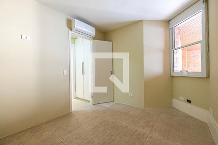 Apartamento à venda com 285m², 3 quartos e 4 vagas Apartamento à venda com 285m², 3 quartos e 4 vagasEscritório - Piso Inferior