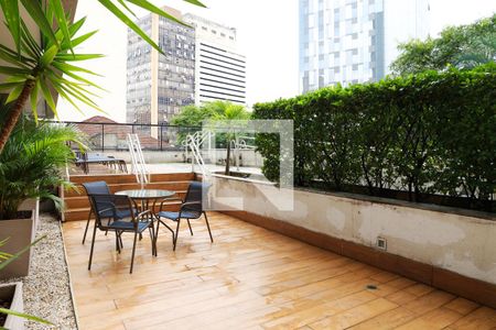 Studio à venda com 32m², 1 quarto e 1 vaga Studio à venda com 32m², 1 quarto e 1 vagaPiscina