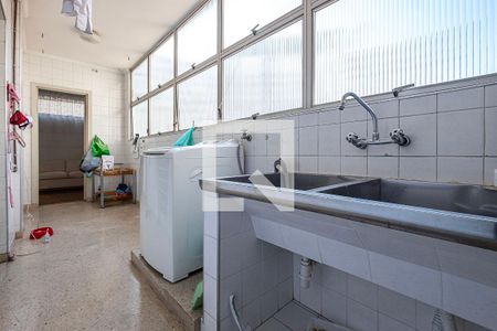 Apartamento à venda com 240m², 3 quartos e 1 vagaÁrea de Serviço