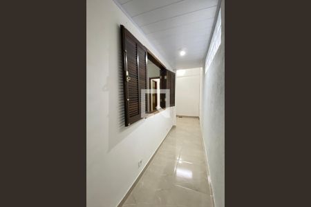 Corredor de casa para alugar com 2 quartos, 90m² em Jardim Julio, Barueri