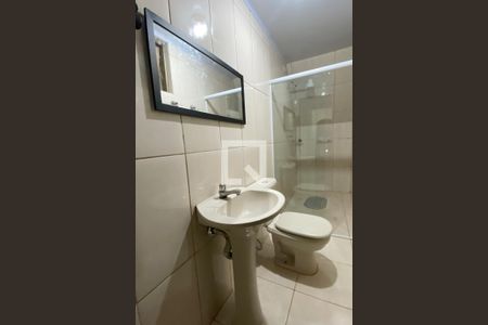 Banheiro 1 de casa para alugar com 2 quartos, 90m² em Jardim Julio, Barueri