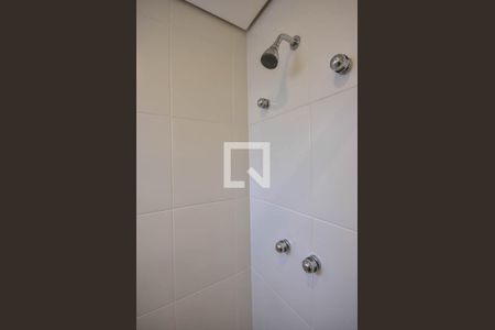 Apartamento para alugar com 103m², 2 quartos e 3 vagas Apartamento para alugar com 103m², 2 quartos e 3 vagasChuveiro do Banheiro da Suíte