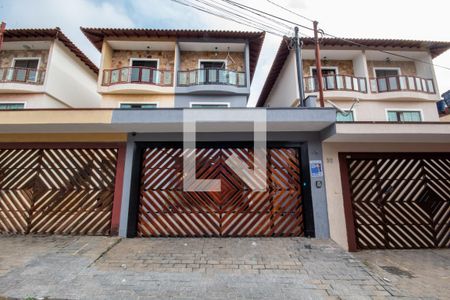 Casa à venda com 149m², 3 quartos e 4 vagas Casa à venda com 149m², 3 quartos e 4 vagasFachada