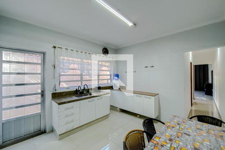Casa à venda com 150m², 4 quartos e 2 vagasCozinha