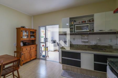 Casa à venda com 248m², 4 quartos e 3 vagas Casa à venda com 248m², 4 quartos e 3 vagasCasa 2