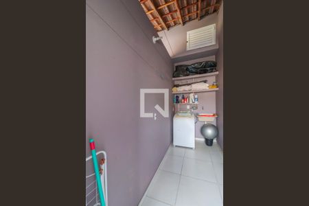 Casa à venda com 248m², 4 quartos e 3 vagas Casa à venda com 248m², 4 quartos e 3 vagasQuintal
