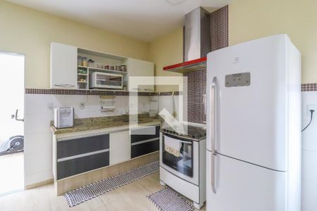 Casa à venda com 248m², 4 quartos e 3 vagas Casa à venda com 248m², 4 quartos e 3 vagasCasa 2