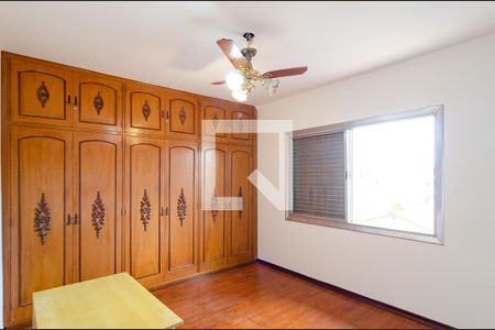 Casa à venda com 267m², 3 quartos e 3 vagas Casa à venda com 267m², 3 quartos e 3 vagasQuarto 3