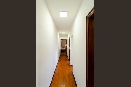 Casa à venda com 267m², 3 quartos e 3 vagas Casa à venda com 267m², 3 quartos e 3 vagasCorredor