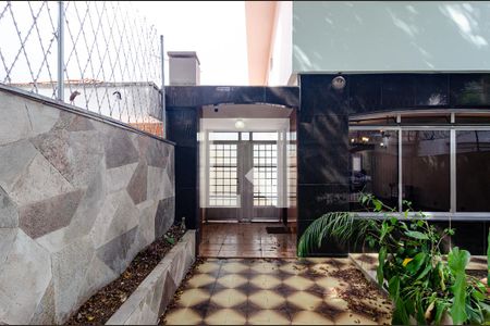 Casa à venda com 267m², 3 quartos e 3 vagas Casa à venda com 267m², 3 quartos e 3 vagasEntrada