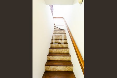 Casa à venda com 267m², 3 quartos e 3 vagas Casa à venda com 267m², 3 quartos e 3 vagasEscadas