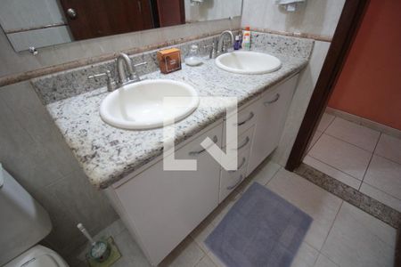 Casa à venda com 414m², 4 quartos e 3 vagasBanheiro Social