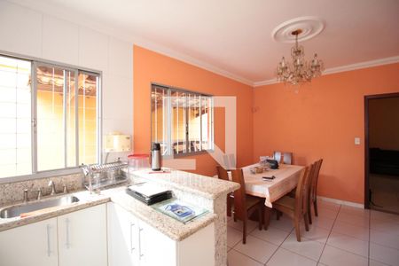 Casa à venda com 414m², 4 quartos e 3 vagasCozinha e Copa