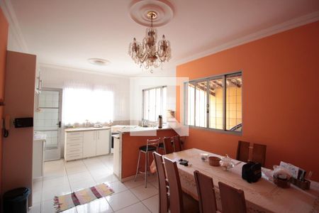 Casa à venda com 414m², 4 quartos e 3 vagasCozinha e Copa