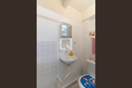 Banheiro de kitnet/studio para alugar com 1 quarto, 15m² em Aclimação, São Paulo