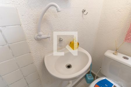 Banheiro de kitnet/studio para alugar com 1 quarto, 15m² em Aclimação, São Paulo
