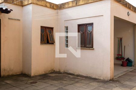 Casa à venda com 320m², 3 quartos e 2 vagas Casa à venda com 320m², 3 quartos e 2 vagasPátio fundos