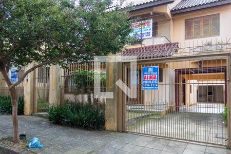 Casa à venda com 320m², 3 quartos e 2 vagas Casa à venda com 320m², 3 quartos e 2 vagasFachada