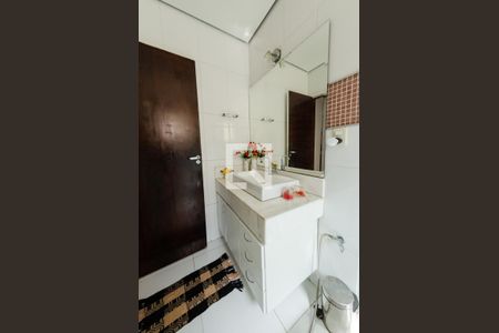 Casa à venda com 200m², 3 quartos e 2 vagasBanheiro