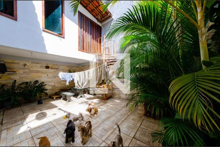 Casa à venda com 200m², 3 quartos e 2 vagasQuintal