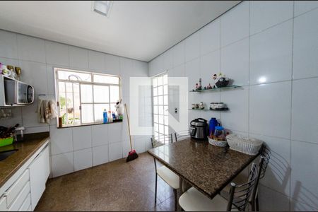 Casa à venda com 200m², 3 quartos e 2 vagasCozinha