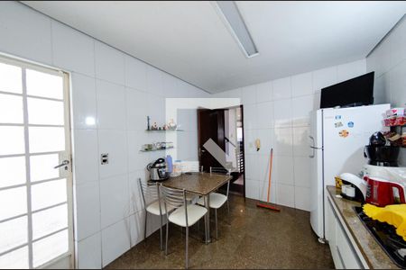 Casa à venda com 200m², 3 quartos e 2 vagasCozinha