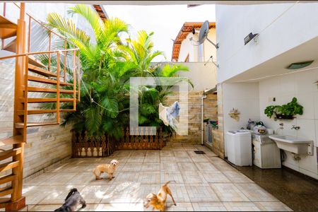 Casa à venda com 200m², 3 quartos e 2 vagasQuintal
