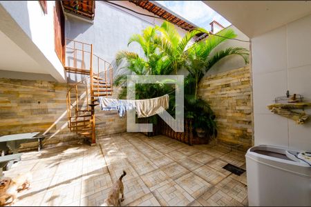 Casa à venda com 200m², 3 quartos e 2 vagasQuintal
