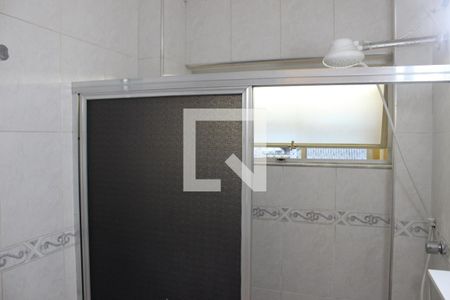 Banheiro de apartamento para alugar com 1 quarto, 41m² em Centro, São Vicente