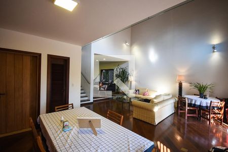 Sala de casa para alugar com 3 quartos, 580m² em Jardim Guedala, São Paulo